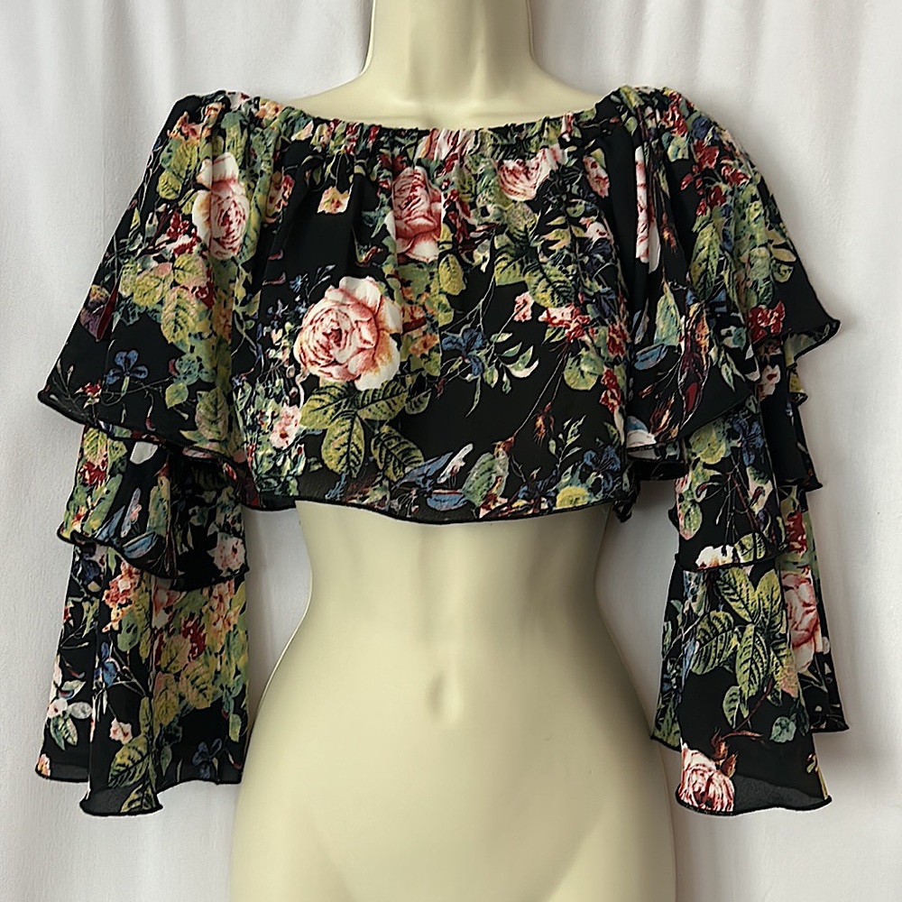 Love LF NWT Black Floral 3/4 Ruffled Bell Sleeve Crop Top Shirt **Size S** 🔥🔥 - Picture 1 of 4